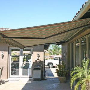 elite_heavy_duty_retractable_patio_awning