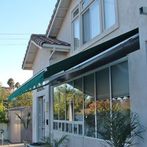 elite_heavy_duty_retractable_patio_awning_02